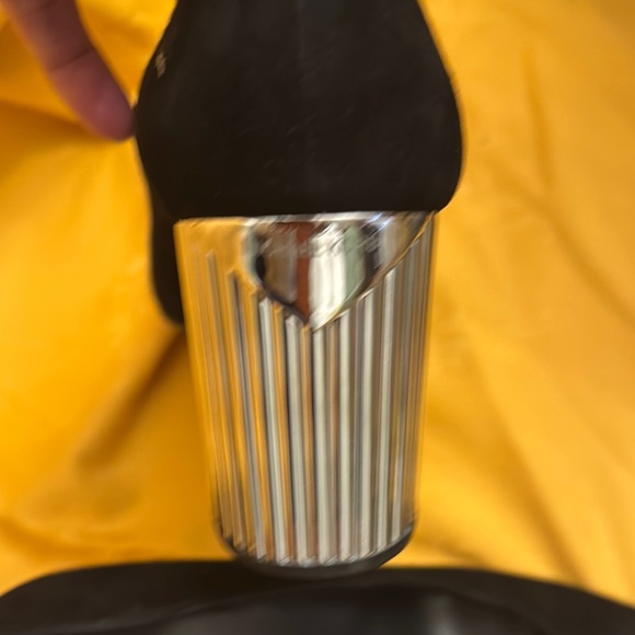 Michael Kors Black and Gold Heels Classic Design - Picture 5 of 6